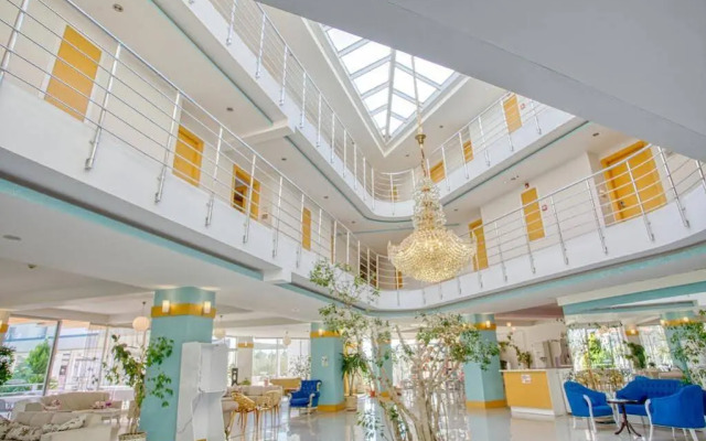 Larina Ninova Thermal Spa & Hotel