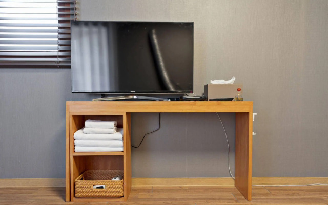 Cozzzy Guest House - Hostel