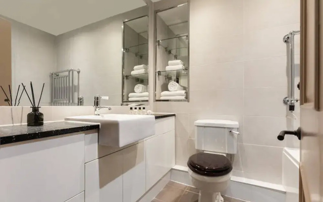 Ladbroke Grove XV by Onefinestay