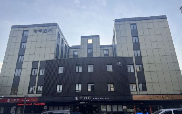 JI Hotel (Nanchang Bayi Square West Qingshanhu Metro Station))