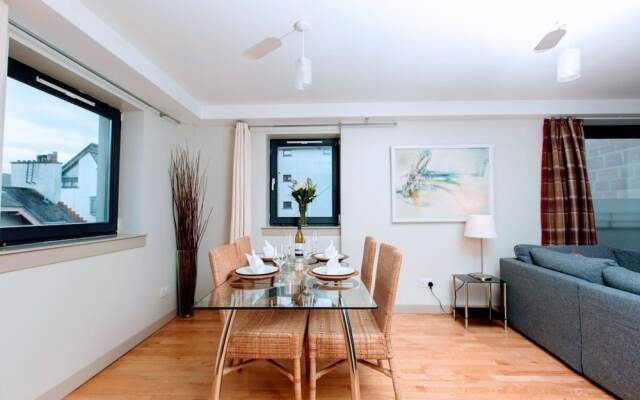 Bright, Modern Apartment - Royal Mile