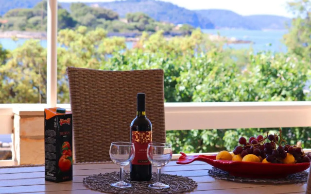 Beachfront House Neda's Place