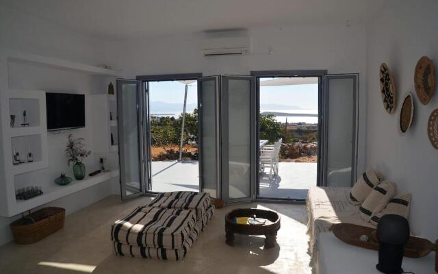 The Hedonist Square cycladic house with sea view