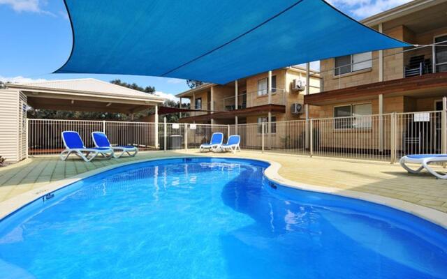 Lakeside Holiday Apartments