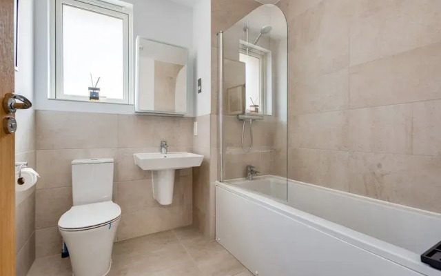 Stylish 4-br House - Free Parking Nice Garden