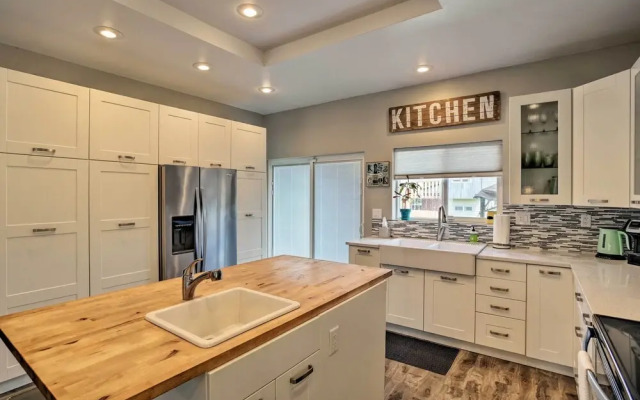 7 Mi to Dtwn Denver: Arvada Home w/ Patio