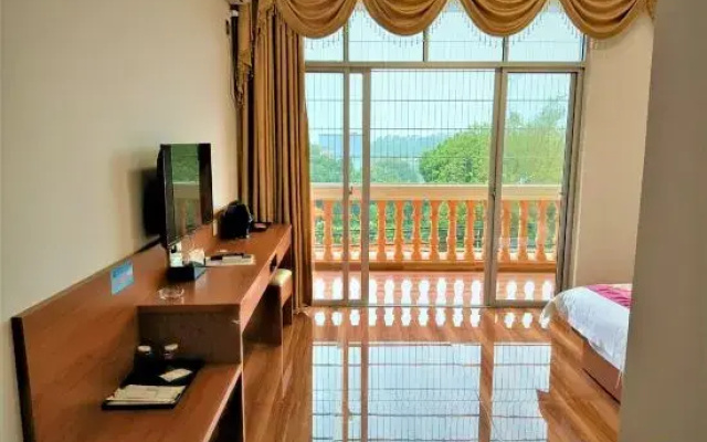 Dongxing Huidu Hotel