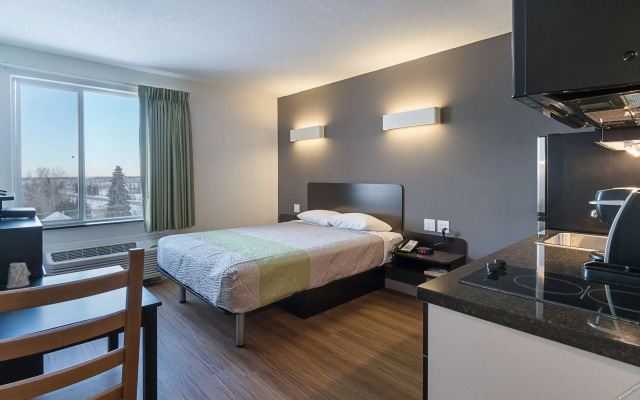 Studio 6-Bruderheim, AB