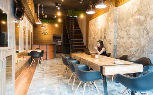 Comfy Bed Hostel - Adults Only