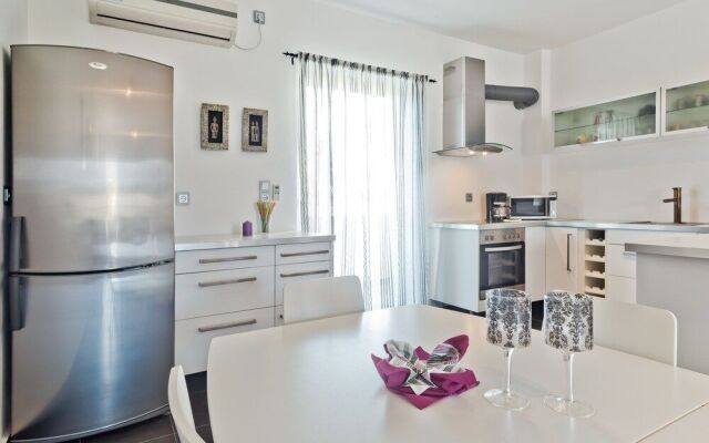 Gefiraki House