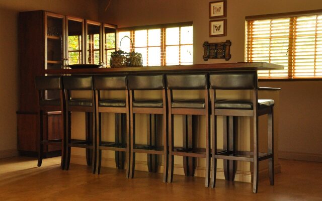 Ukutula Lodge & Game Reserve