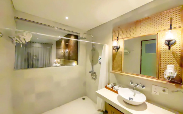 Fourteen Roses Boutique Hotel Legian