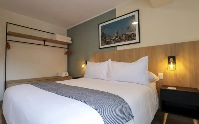 w Minimalist 2BR in Miraflores