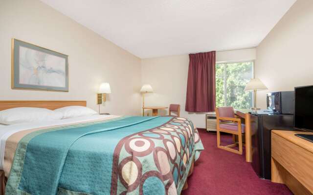 Super 8 by Wyndham Menomonie WI