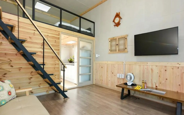 Yeosu Chunghong Pension