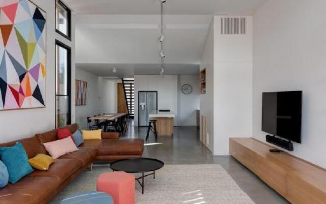 BOUTIQUE STAYS - Woodfin House