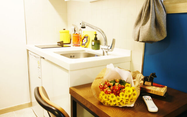 Travelers Planet Studio Type Hostel