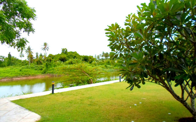 Naraya Riverside Resort