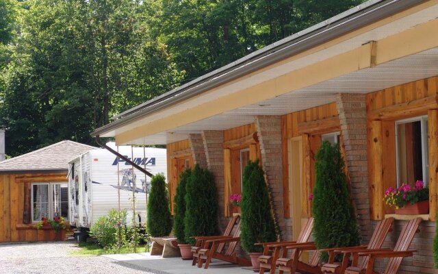 The Highlands Motel & Lodge