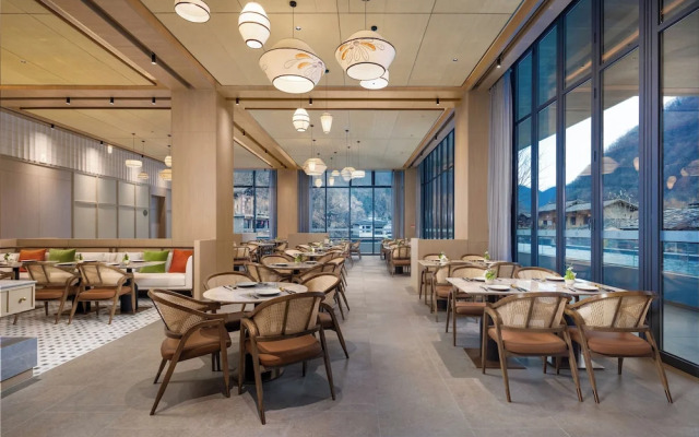 Oclinda de flori cu izvor termal Lin Yin