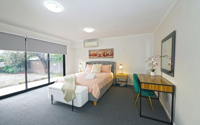 Pet Friendly Ringwood 3BR Home Parking