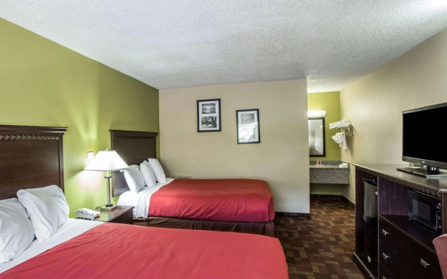 Econo Lodge Biltmore