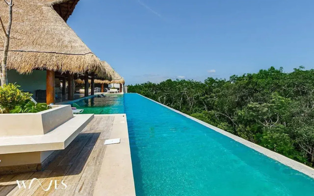 2 Br Roof w Infinity Pool Jacuzzi Spacious