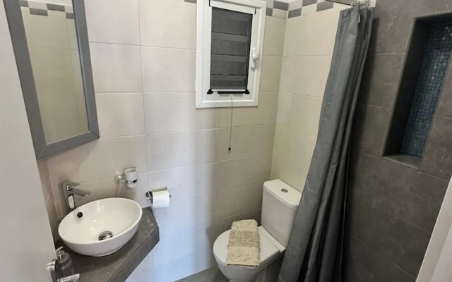 Elenis Studios & Apartments