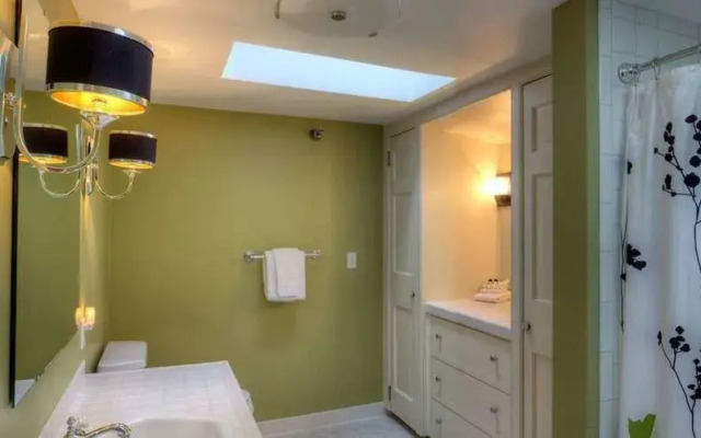 Blind Tiger Portland - Danforth Street.