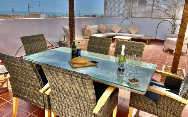 3bed Penthouse With Large Terrace & Sea View