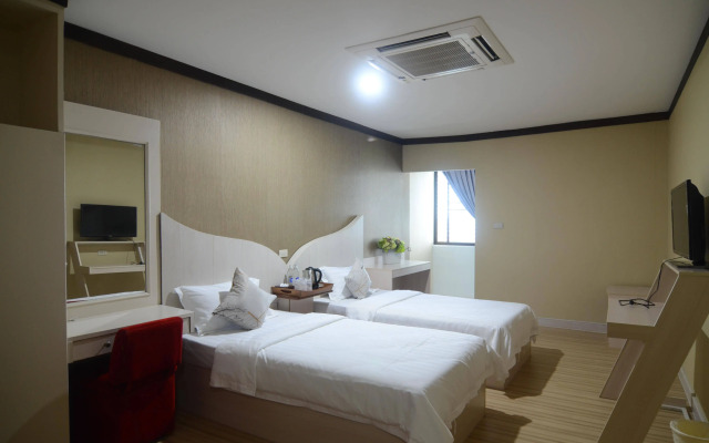 Centro CNX Hotel