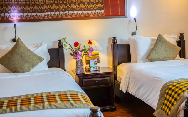 La Rose Suites