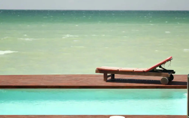 Beachfront Upscale House in Telchac