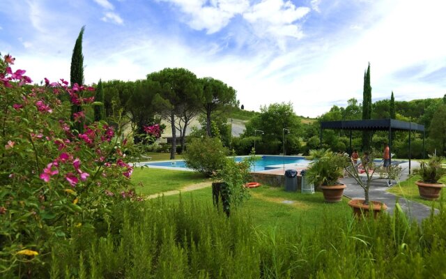Quaint Apartment in Certaldo with Swimming Pool