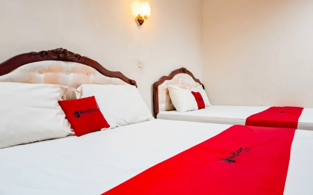 RedDoorz Hotel Tejomoyo Near Bukit Sekipan Tawangmangu – Guest Rooms – Karanganyar