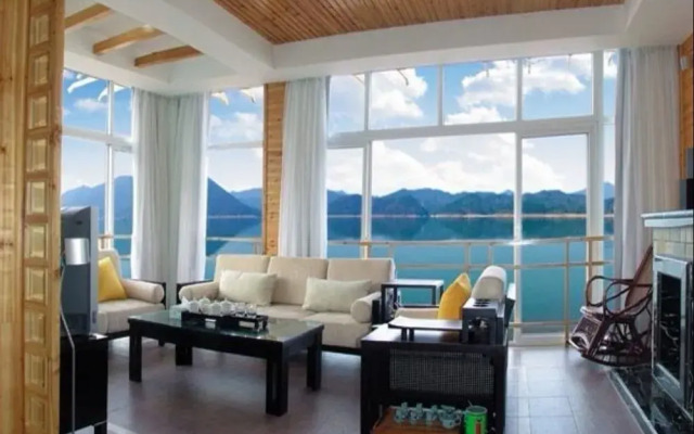 Taiping Lake Clove Garden Hotel