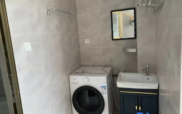 Lichuan High Speed Railway Station Huochai Share Penthouse Duplex Homestay