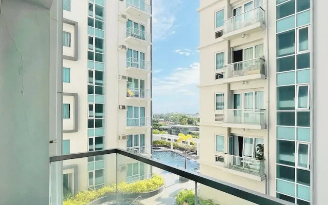 A Warm & Cozy City Studio