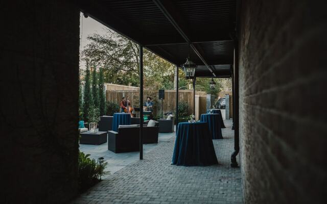 563 King Signature Apartments