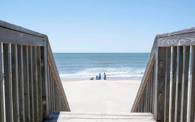 Windward Mark by Oak Island Accommodations