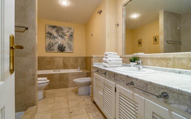 Casa Adelfas II by Roomservices