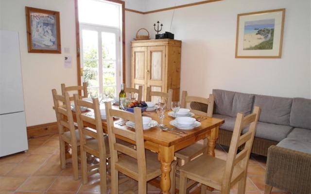 Cozy Holiday Home in Padstow near Beach