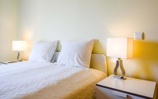 Sea view Apartment with sunbathing Terrace & 2 Swimming pools