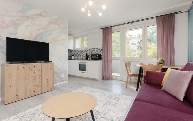 Warsaw Apartment Elekcyjna by Renters