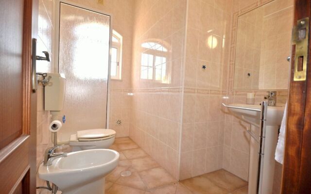 Large Country Villa With Private Pool, Vilamoura