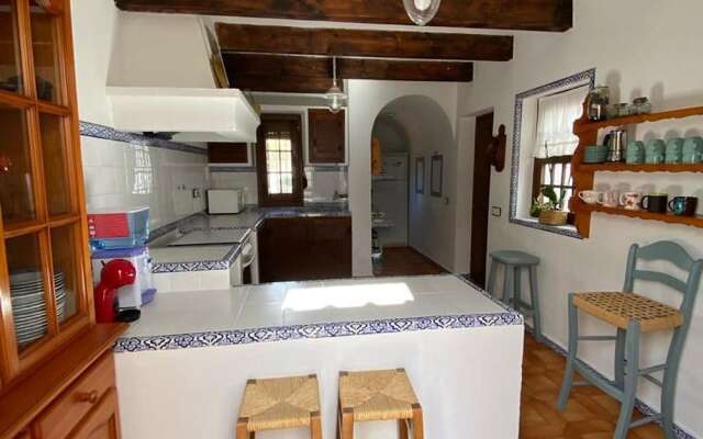 Spacious Holiday Home With Private Garden