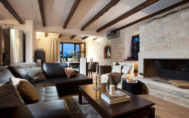 Beautiful, attractive villa with private pool, covered terrace, Porec 7 km - Villas_and_Bungalows in Porec - Photo 2