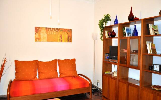 Pretty, centrally situated in Rome: wifi, climate. Metro 5 minutes