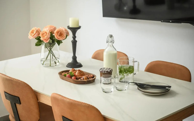 High-rise 3 bedroom Apartment with Balcony