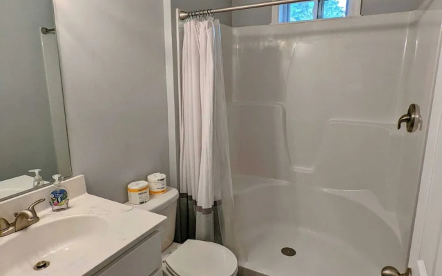 Woodland Chalet by Avantstay Deck + Lake Access